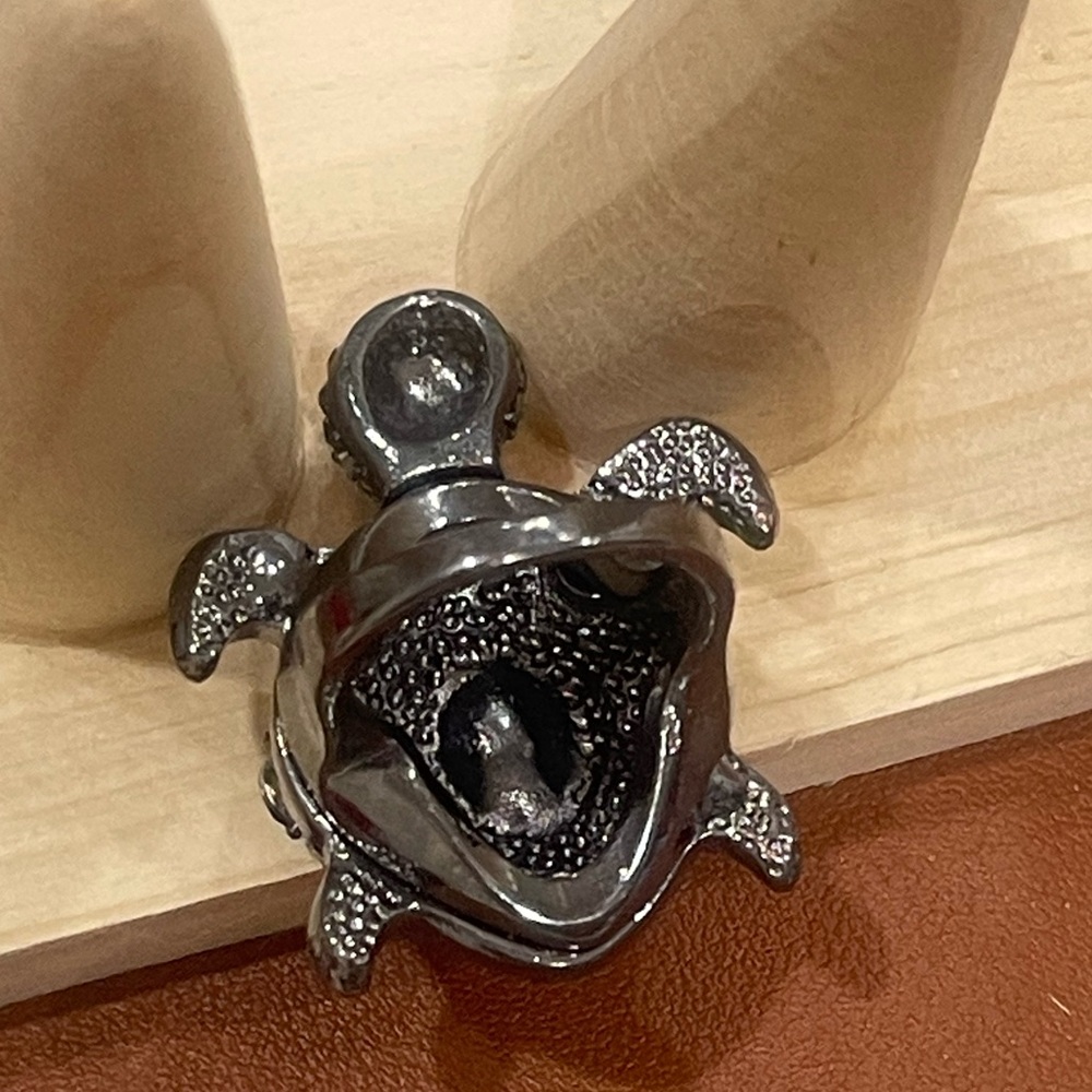 Turtle Crystal Statement Ring in Black and Smoke - Picture 4 of 5
